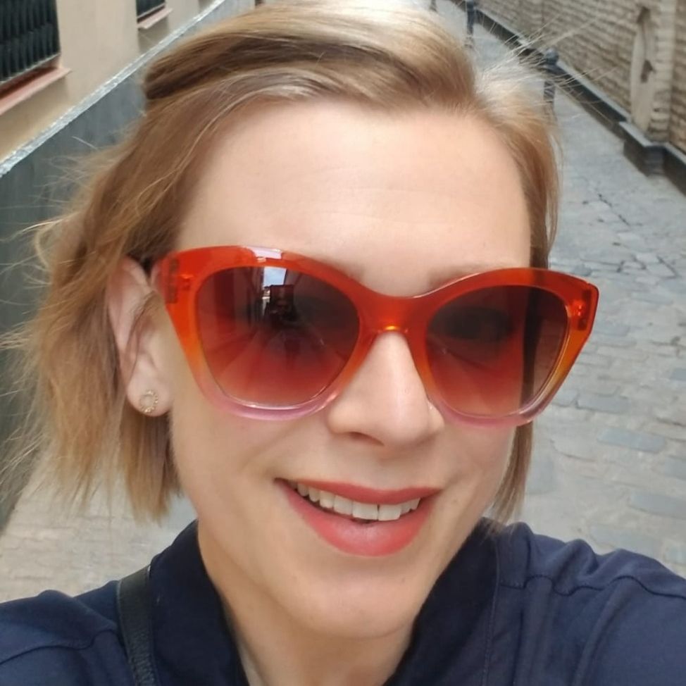 Hannah Phillips is an illustrator and garden designer based in rural Northamptonshire